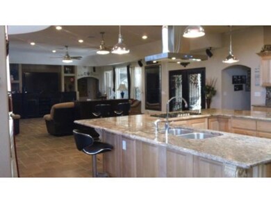 Spacious Kitchen, Great Room Combination