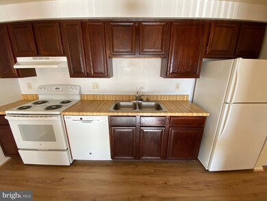 19617 Gunners Branch Rd unit E, Germantown, MD 20876 - photo 2