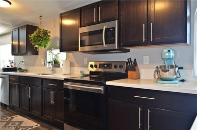 1933 Golden Arrow Dr, Las Vegas, NV 89169 - photo 6