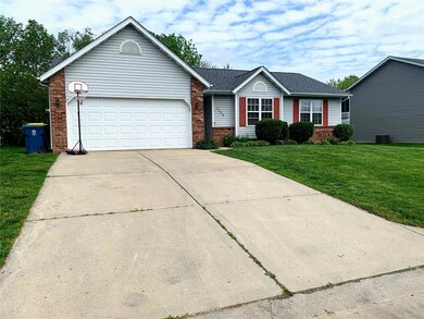 2324 Holiday Ln, Maryville, IL 62062 - photo 4