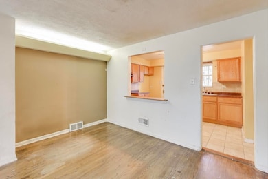 8613 S Ingleside Ave, Chicago, IL 60619 - photo 7