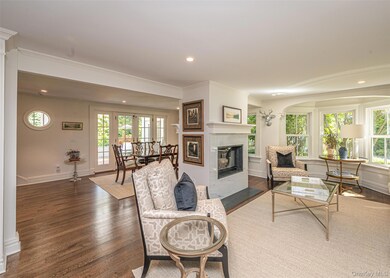 92 S Country Rd, Remsenburg-Speonk, NY 11960 - photo 4