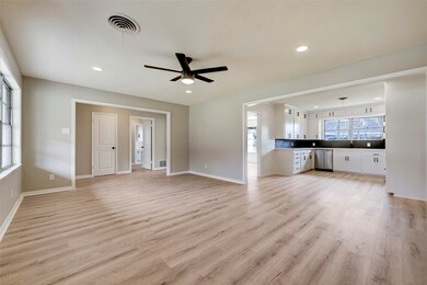 424 Bowman Dr, Alvin, TX 77511 - photo 3