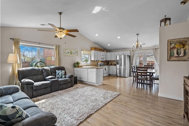 3104 SW Peridot Ave, Redmond, OR 97756 - photo 4