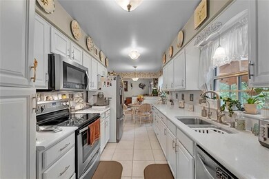 7932 Goldleaf St, Orlando, FL 32835 - photo 6