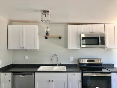 Stella Kitchen 2
