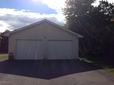 227 Flame Dr, Blakeslee, PA 18610 - photo 4