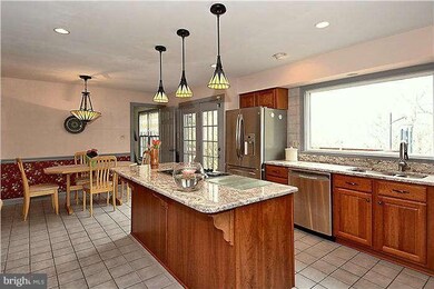 22113 Creekview Dr, Gaithersburg, MD 20882 - photo 4