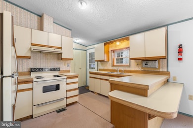 907 Lakeview Dr, Green Lane, PA 18054 - photo 7