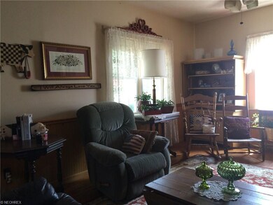 Living room, wood flooring, ceiling fan