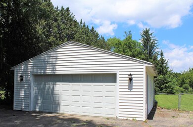 2.5 Car Garage