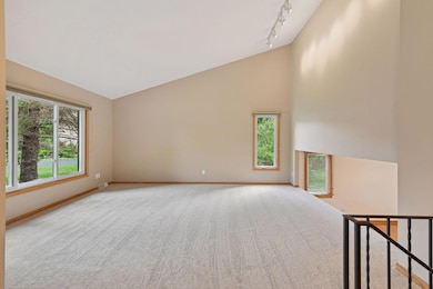 10829 Forestview Cir, Eden Prairie, MN 55347 - photo 3