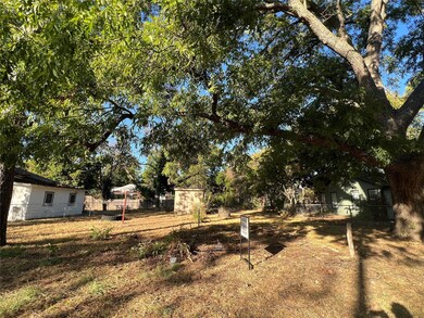 1607 N Buffalo Ave, Cleburne, TX 76033 - photo 2