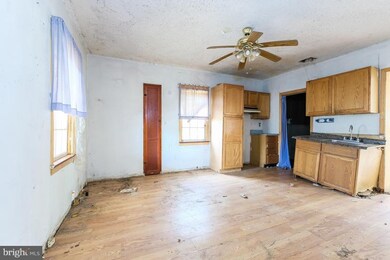 11615 Laurel Bowie Rd, Laurel, MD 20708 - photo 6