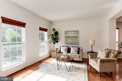 6716 Ordsall St, Alexandria, VA 22315 - photo 5