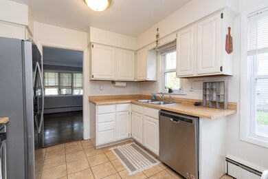 3721 Devonshire-17