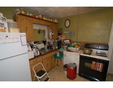 8 Jones St, Everett, MA 02149 - photo 5