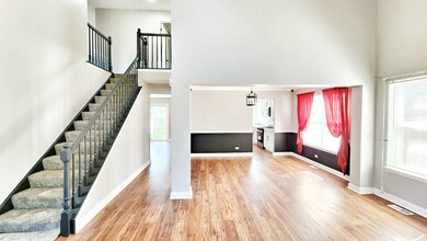 1001 Cortney Cir, Carpentersville, IL 60110 - photo 5