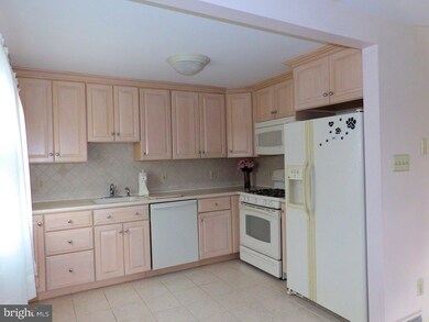 623 Glencroft Cir, Folcroft, PA 19032 - photo 3