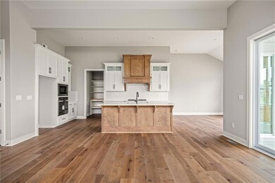 9164 Saddletop St, Lenexa, KS 66227 - photo 7