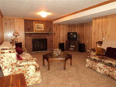 Family Room. 24 X14 Family Room Provides Plenty of