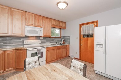 786 Sunset Ave, Sheffield Lake, OH 44054 - photo 3