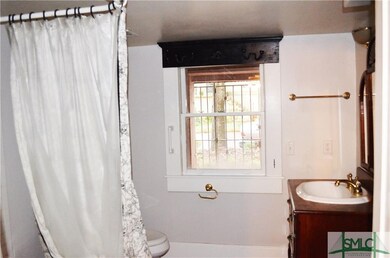 121 W Jones St unit Garden Front, Savannah, GA 31401 - photo 3