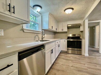 16 Cedar St, Nashua, NH 03060 - photo 6