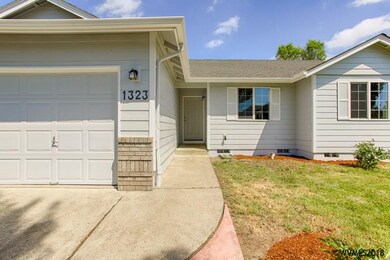 1323 S 6th St, Independence, OR 97351 - photo 4