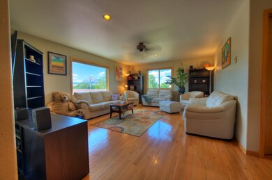 008_LivingRoom001