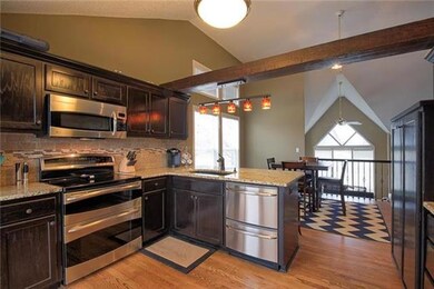 Newer stainless steel appliances, granite countert