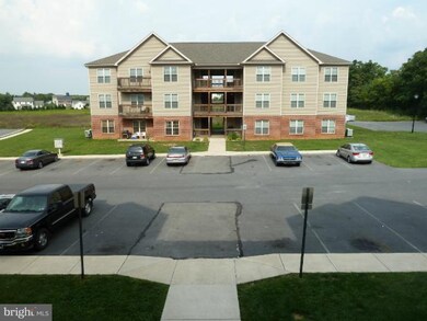 770 Bassett Dr, Chambersburg, PA 17201 - photo 2