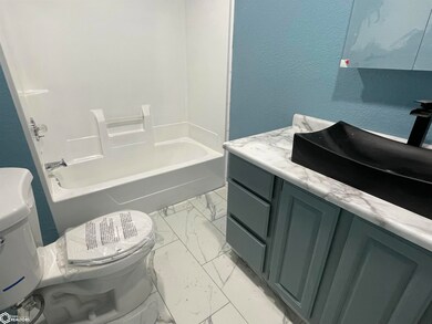 307 N 15th St, Marshalltown, IA 50158 - photo 7