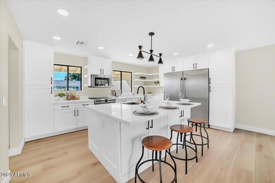 11-8608 E Palm Ln-11