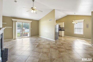 6002 W Charleston Ct, Peoria, IL 61607 - photo 4
