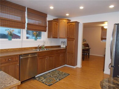 Fully equipped with Frigidaire flat-top electric s