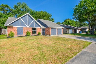 8711 Saratoga Forest Dr, Houston, TX 77088 - photo 2