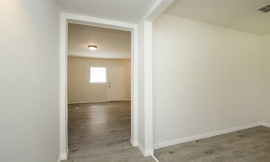 807 Grenshaw St, Houston, TX 77088 - photo 3