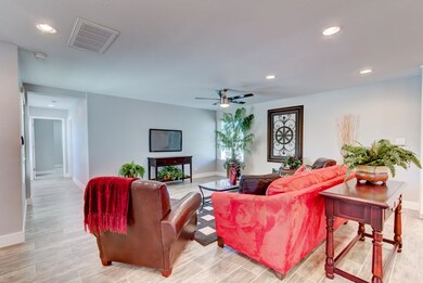 304 E Balboa Dr-9