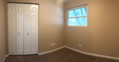 69 Sparrow Rd, Carpentersville, IL 60110 - photo 4