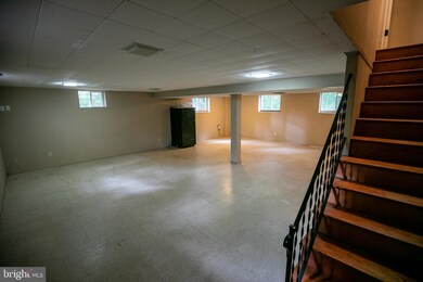 9274 Crescent Ln, La Plata, MD 20646 - photo 4