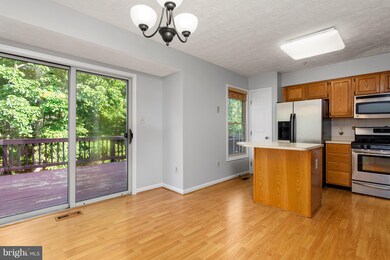 8604 Pine Meadows Dr, Odenton, MD 21113 - photo 2