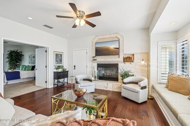4-web-or-mls-Astor St Unit 13 - 004