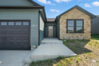 2525 Wren Ln, Junction City, KS 66441 - photo 3