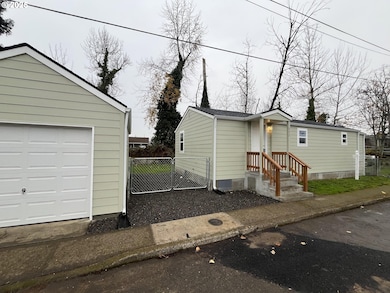 890 25th St SE, Salem, OR 97301 - photo 3