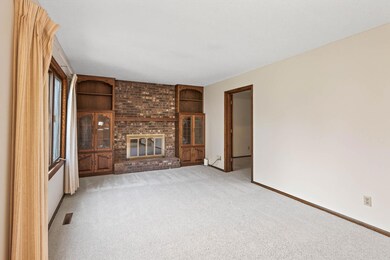 3925 Gresham Cir N, Saint Paul, MN 55128 - photo 4