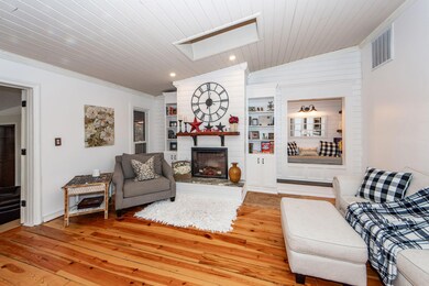 1081 Saint Thomas 2