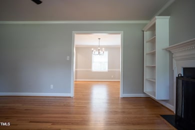 6-4813 GLEN FOREST-DINING ROOM
