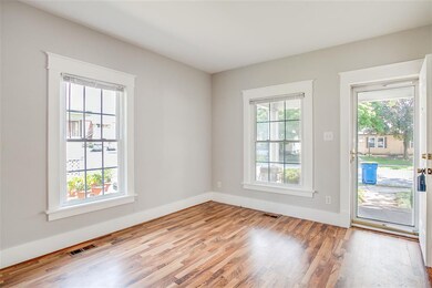 918 W 4th St, Mishawaka, IN 46544 - photo 4