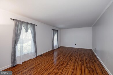 9134 Fishermans Ln, Springfield, VA 22153 - photo 4